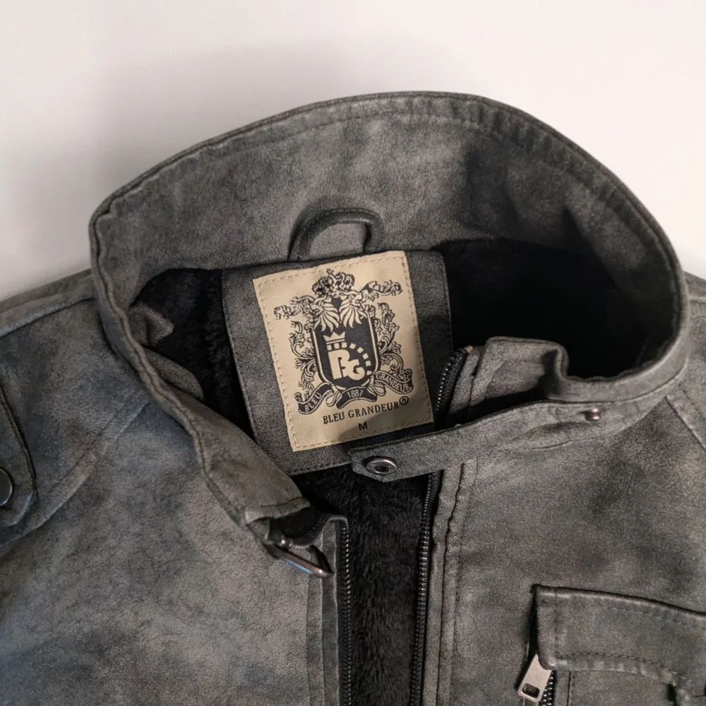 Bleu Grandeur stylish gray